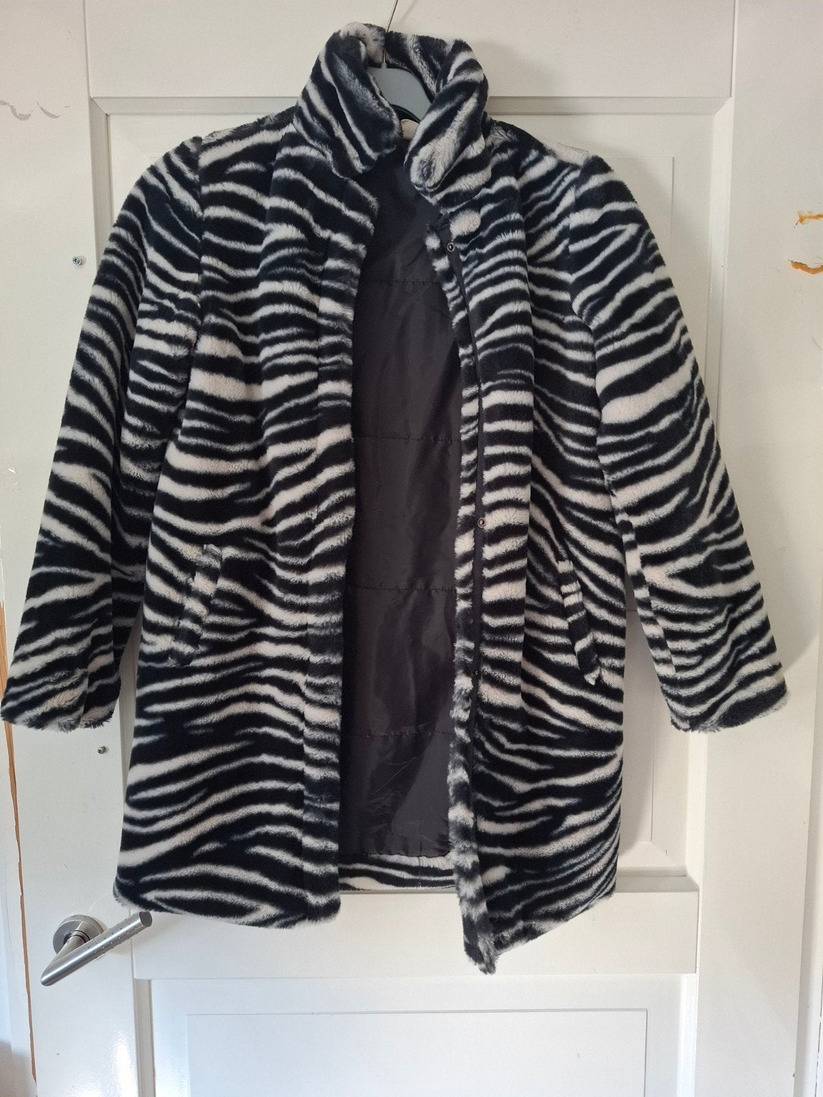 kinderjas 146/152 Zebraprint fleece met voering zgan, Kinderen en Baby's, Jongen of Meisje, Ophalen of Verzenden, Zo goed als nieuw