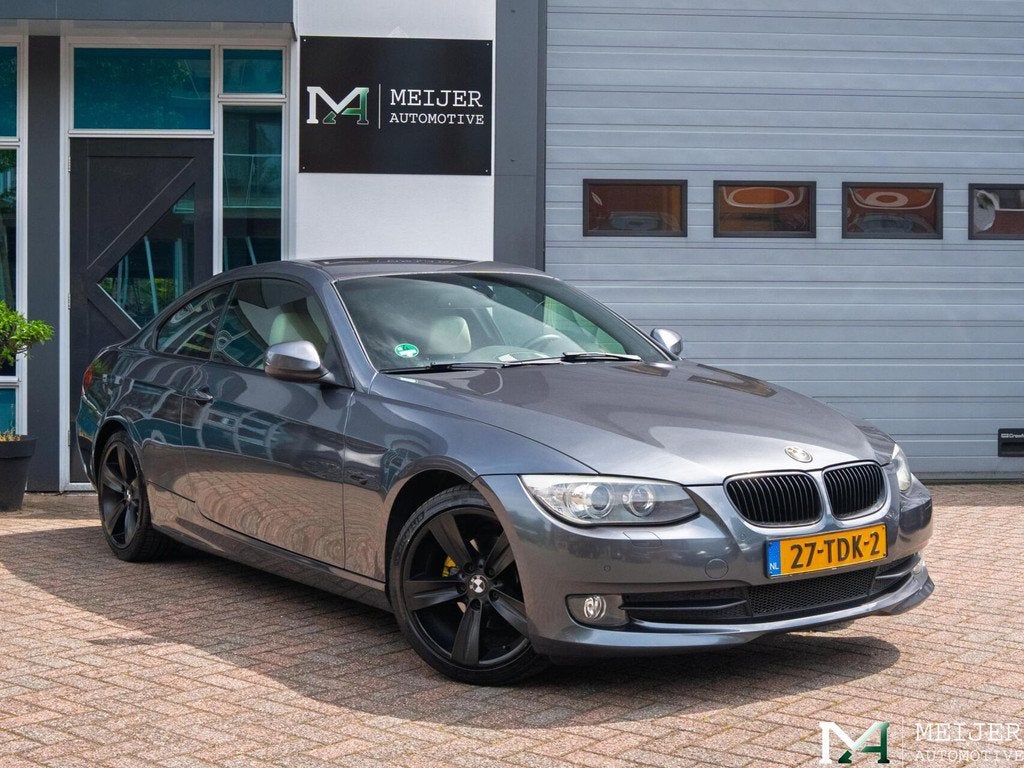 BMW 320i Edition Exclusive|Aut.|Navi|Sportstoelen|Stoelv.|M-, Auto's, Automaat, Euro 5, 4 cilinders, 4 stoelen