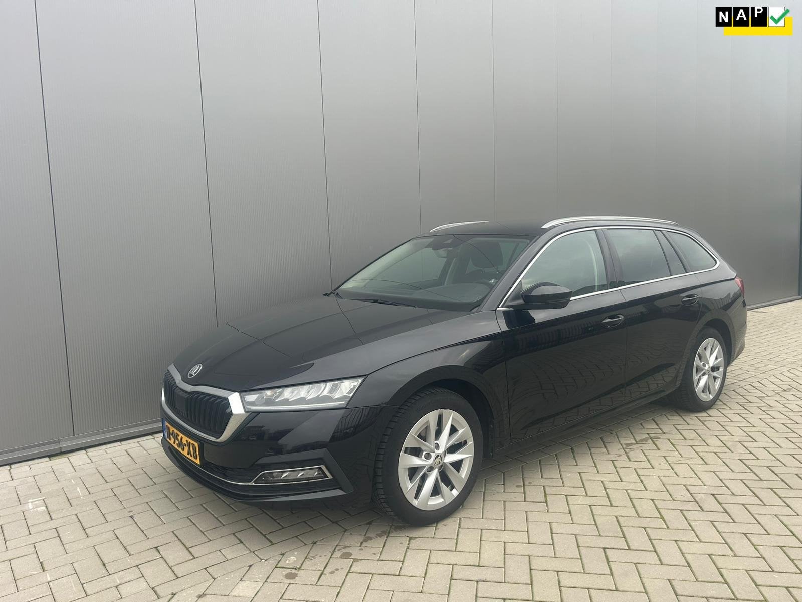 Skoda Octavia Combi 1.0 e-TSI Business Edition, Gebruikt, Euro 6, Automatische klimaatregeling, Hybride Elektrisch/Benzine