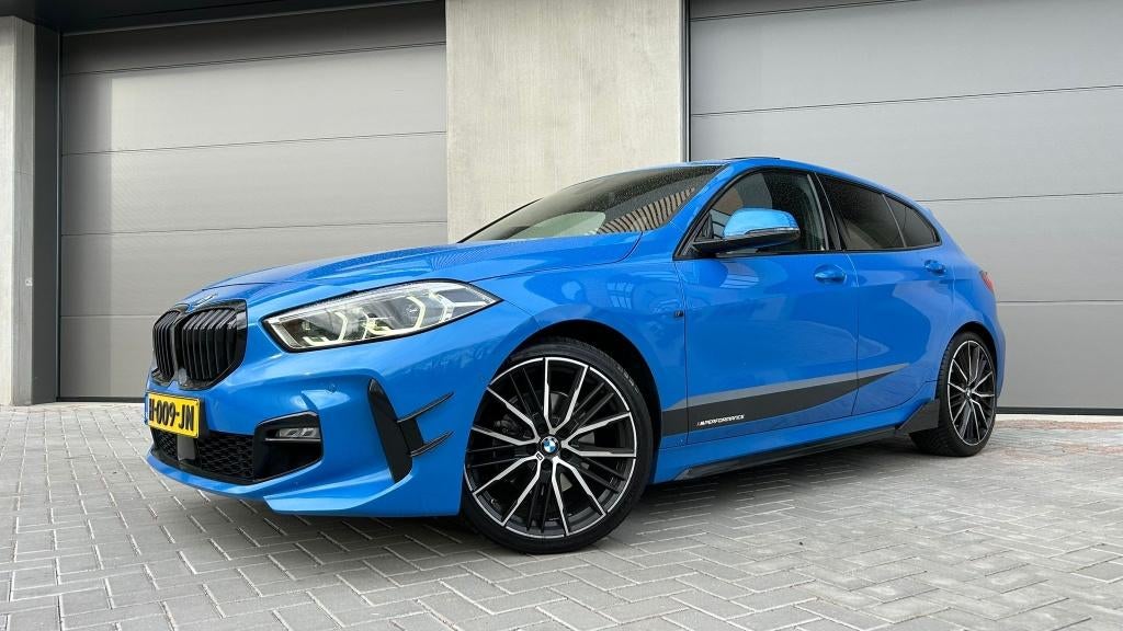 BMW 1-serie 118i High Exe M Sport,performance, panodak, Auto's, 1-Serie, Blauw, Bedrijf, Handgeschakeld