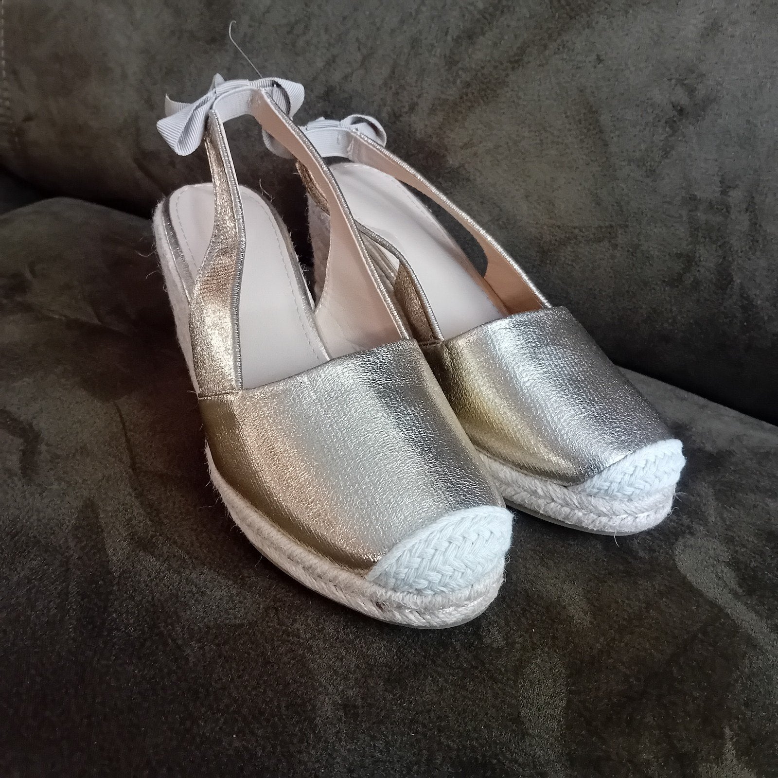 Gouden Espadrilles met sleehak, Overige kleuren, Ophalen of Verzenden, Espadrilles of Moccasins, Onbekend