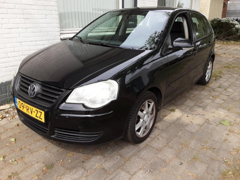 Volkswagen Polo 1.4 74KW 2005 Zwart, Auto's, Voorwielaandrijving, 15 km/l, 4 cilinders, 100 pk
