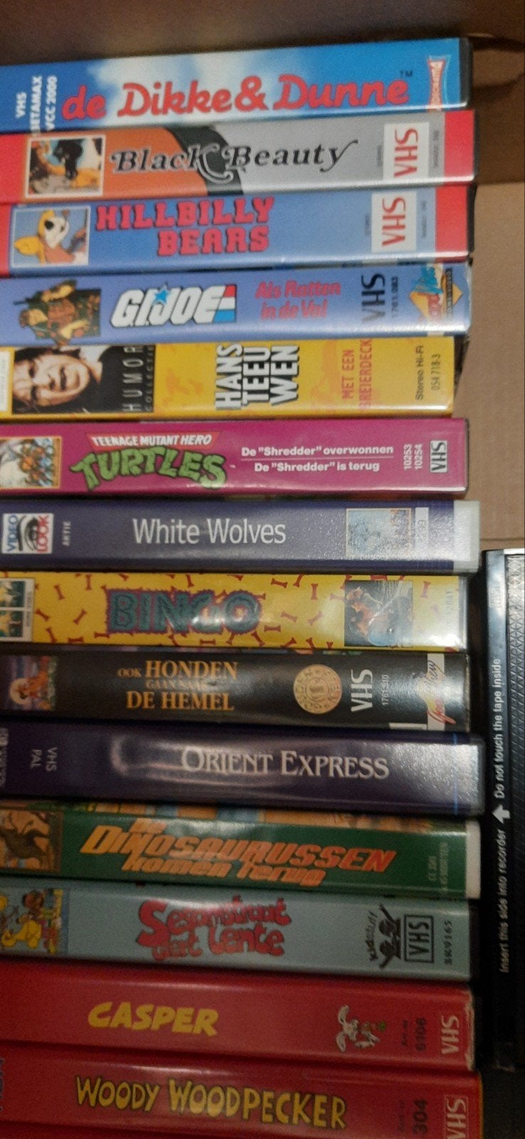 Diverse (kinder) videobanden.
Ook een aantal van Disney., Ophalen of Verzenden