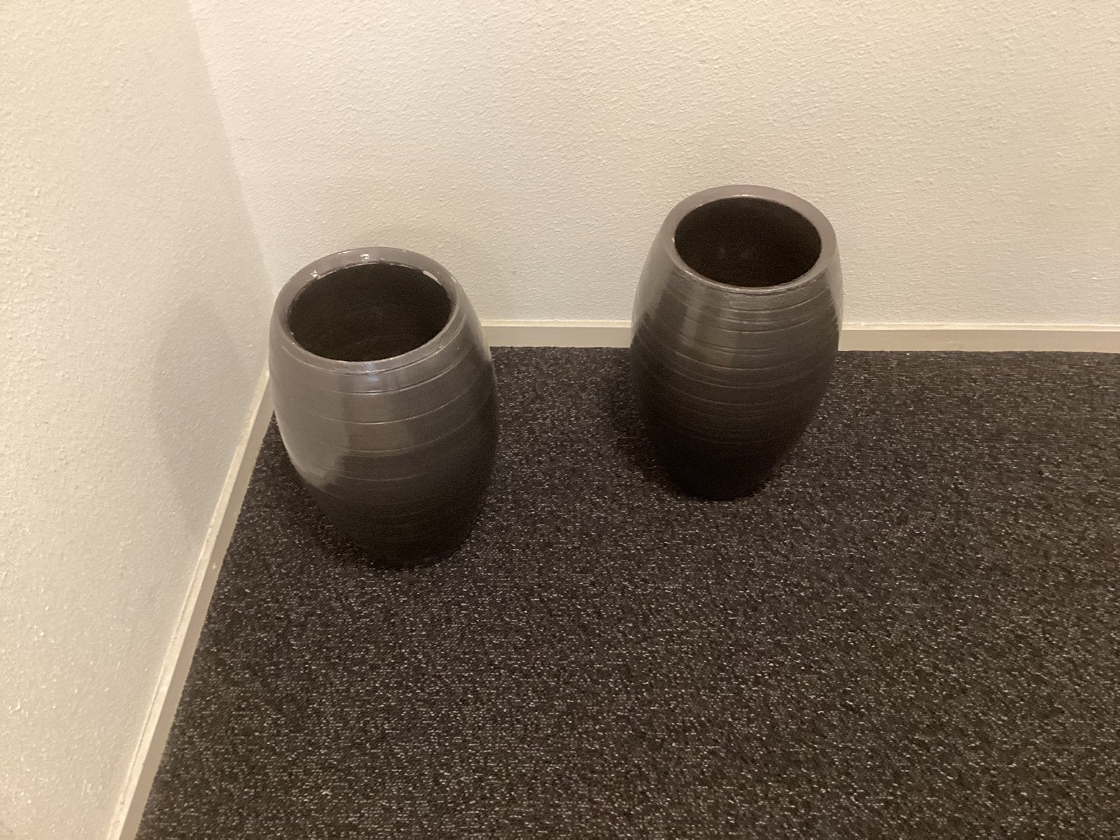 Tuin vazen 2 stuks Antraciet.H 35 cm. Prijs is voor de 2 st, Ophalen, Gebruikt