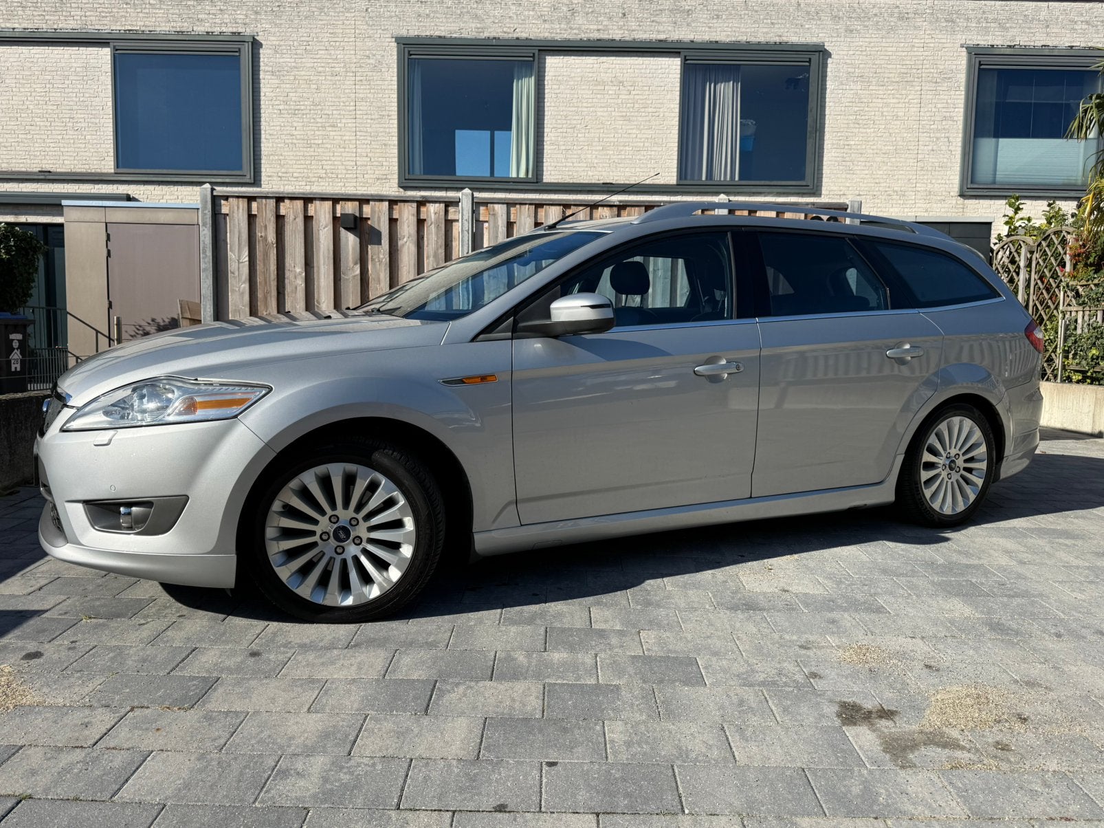 Ford Mondeo 2.3 16V | stoelverwarming| ACC| PDC| dealer onde, Auto's, Euro 5, Adaptive Cruise Control, Zwart, 4 cilinders