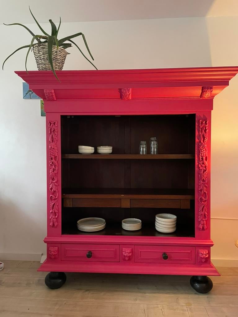 Grote, antieke, houten in fuchsia roze kast/ meidenkast, Antiek en Kunst, Antiek | Meubels | Kasten, Ophalen