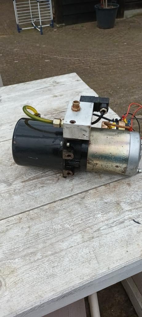 12 volt hydrauliekpomp  oliedruk werkplaatspers, Ophalen