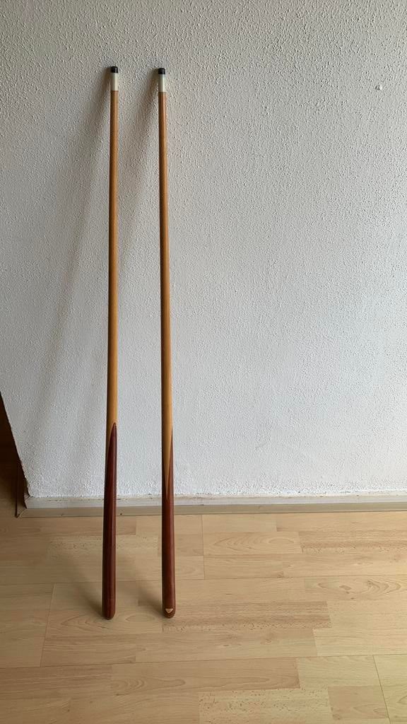 Biljarten (snoeker) keu( 2 stuks), Ophalen of Verzenden, Zo goed als nieuw, Keu of Ballen