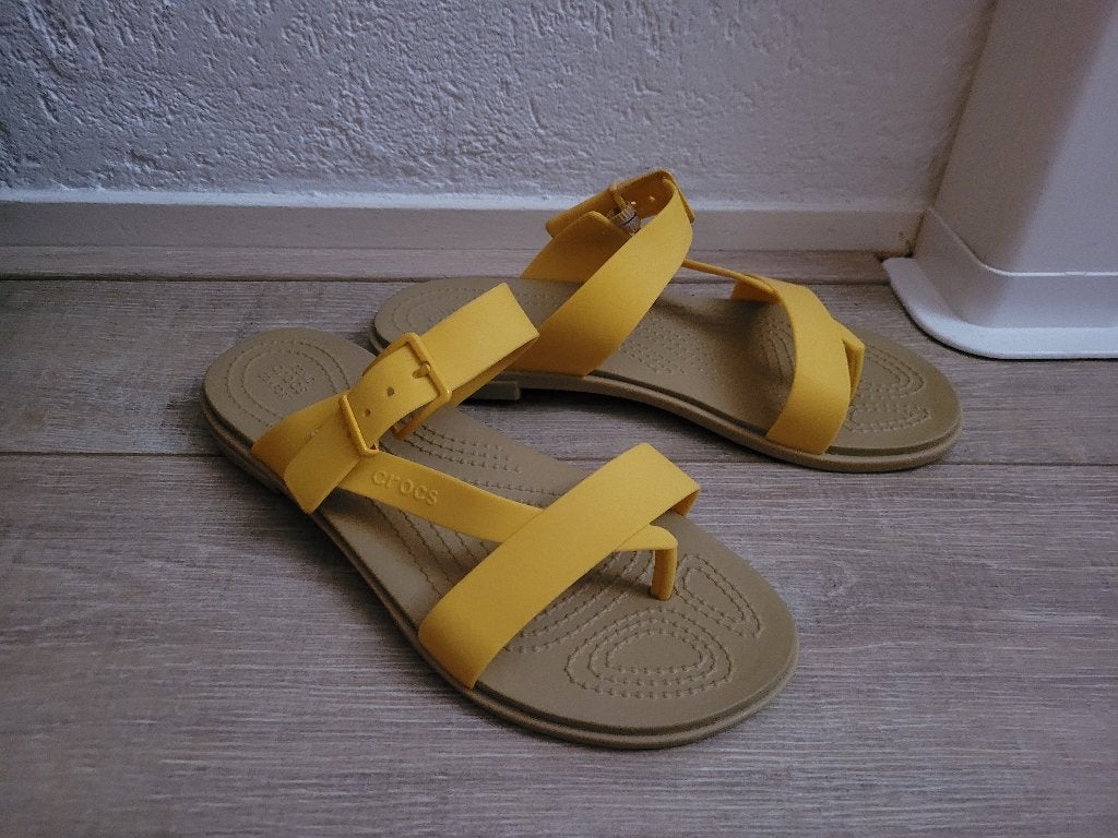 Crocs Tulum post slippers geel, maat 8, nieuw, Slippers, Geel, Nieuw, Ophalen of Verzenden