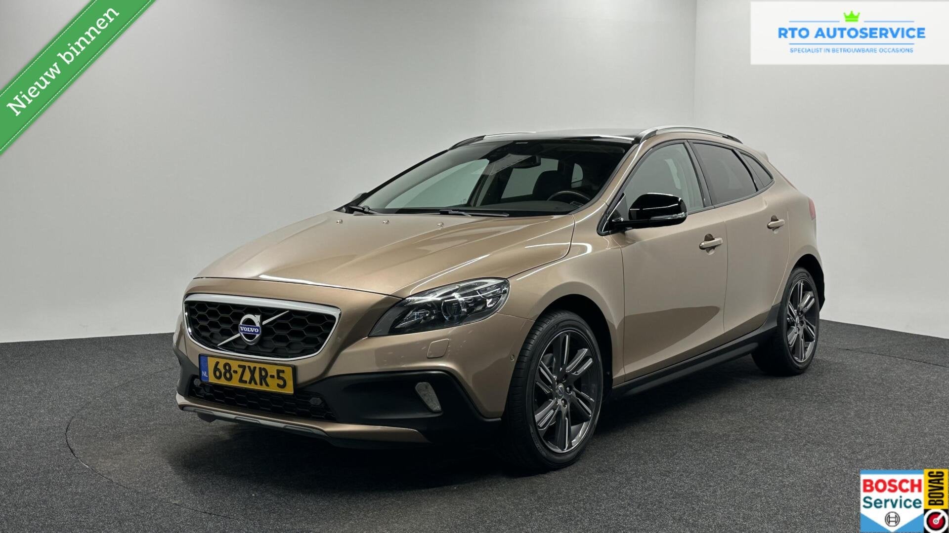 Volvo V40 Cross Country 1.6 T4 Summum CAMERA PANO LEER NAVI, Auto's, Voorwielaandrijving, 4 cilinders, 179 pk, Autotrust