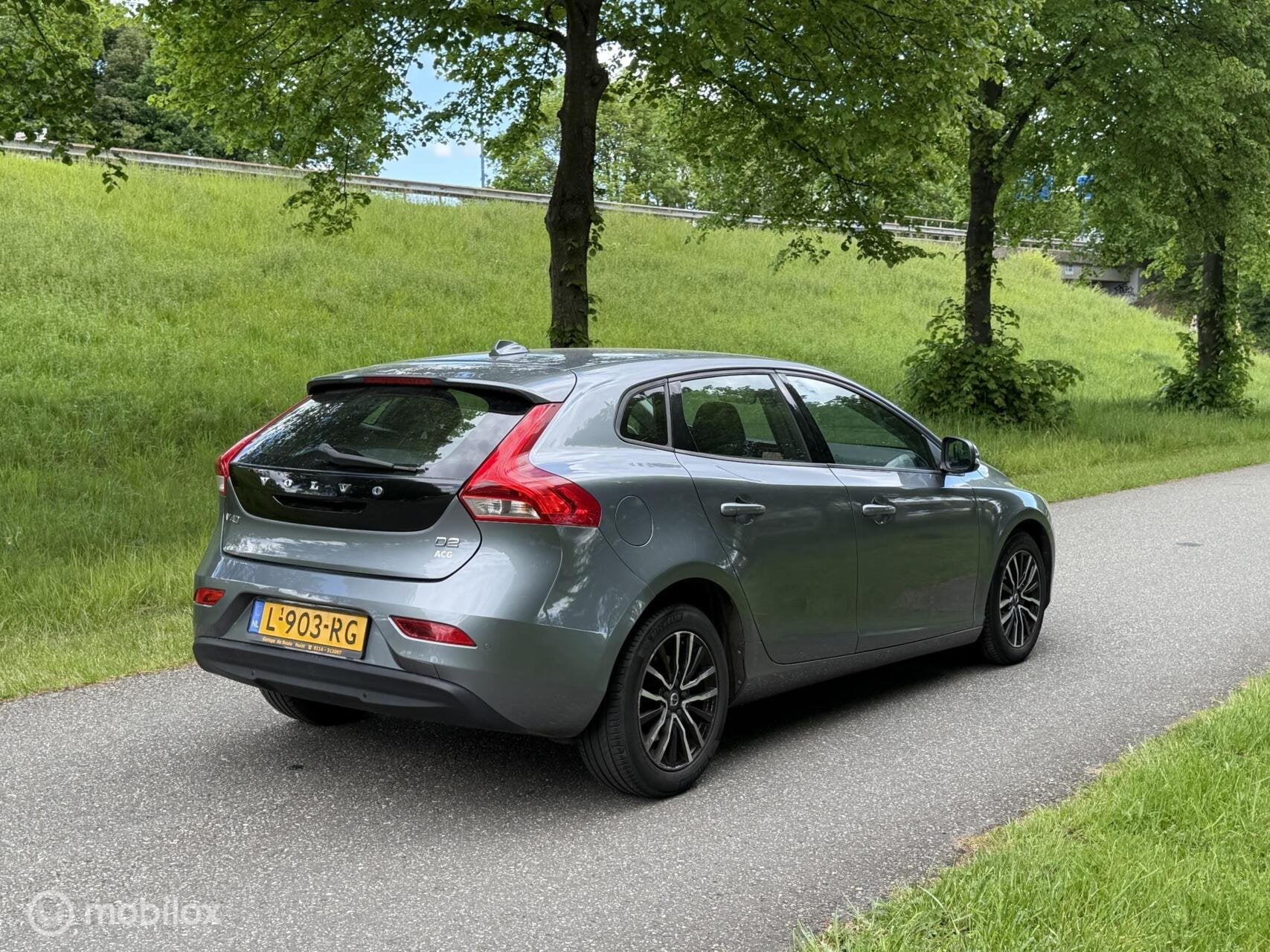 Volvo V40 2.0 D2 Inscription*PARKEERSENSOR*CRUISE*NEW APK, Voorwielaandrijving, Gebruikt, 4 cilinders, 1969 cc