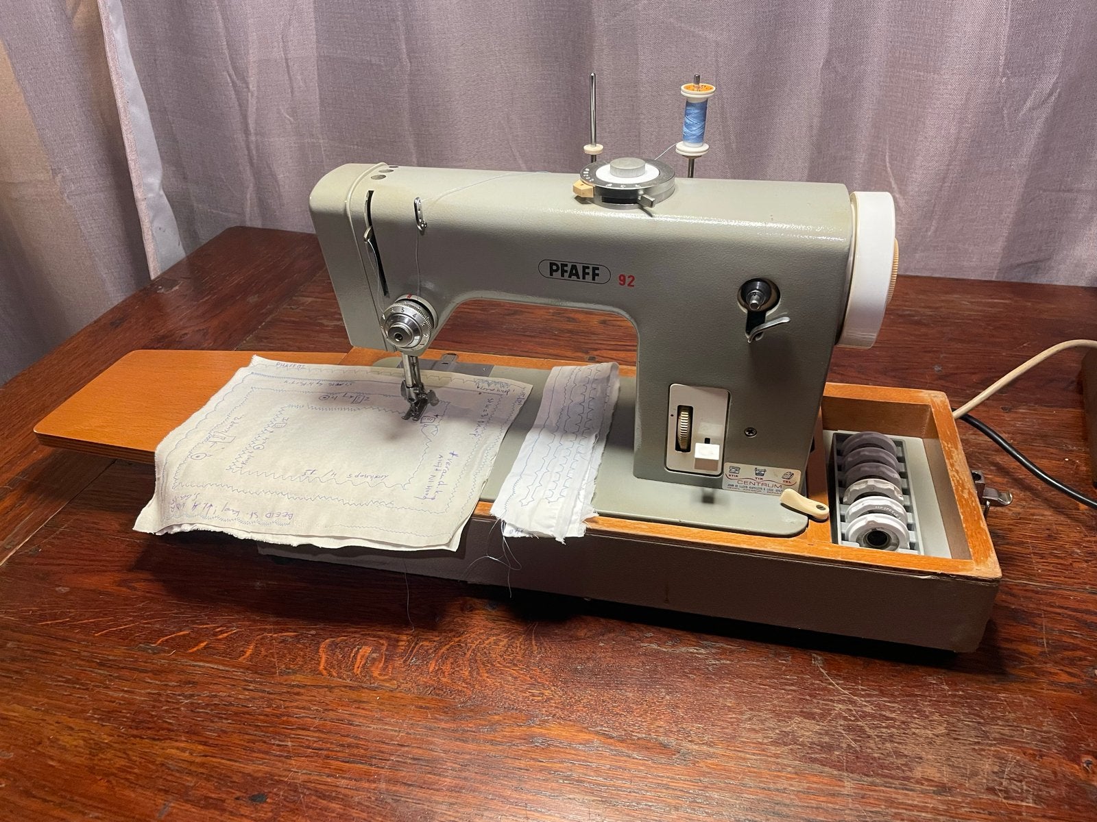 Pfaff 92 Naaimachine met accessoires en koffer, Ophalen of Verzenden, Gebruikt, Naaimachine, Pfaff