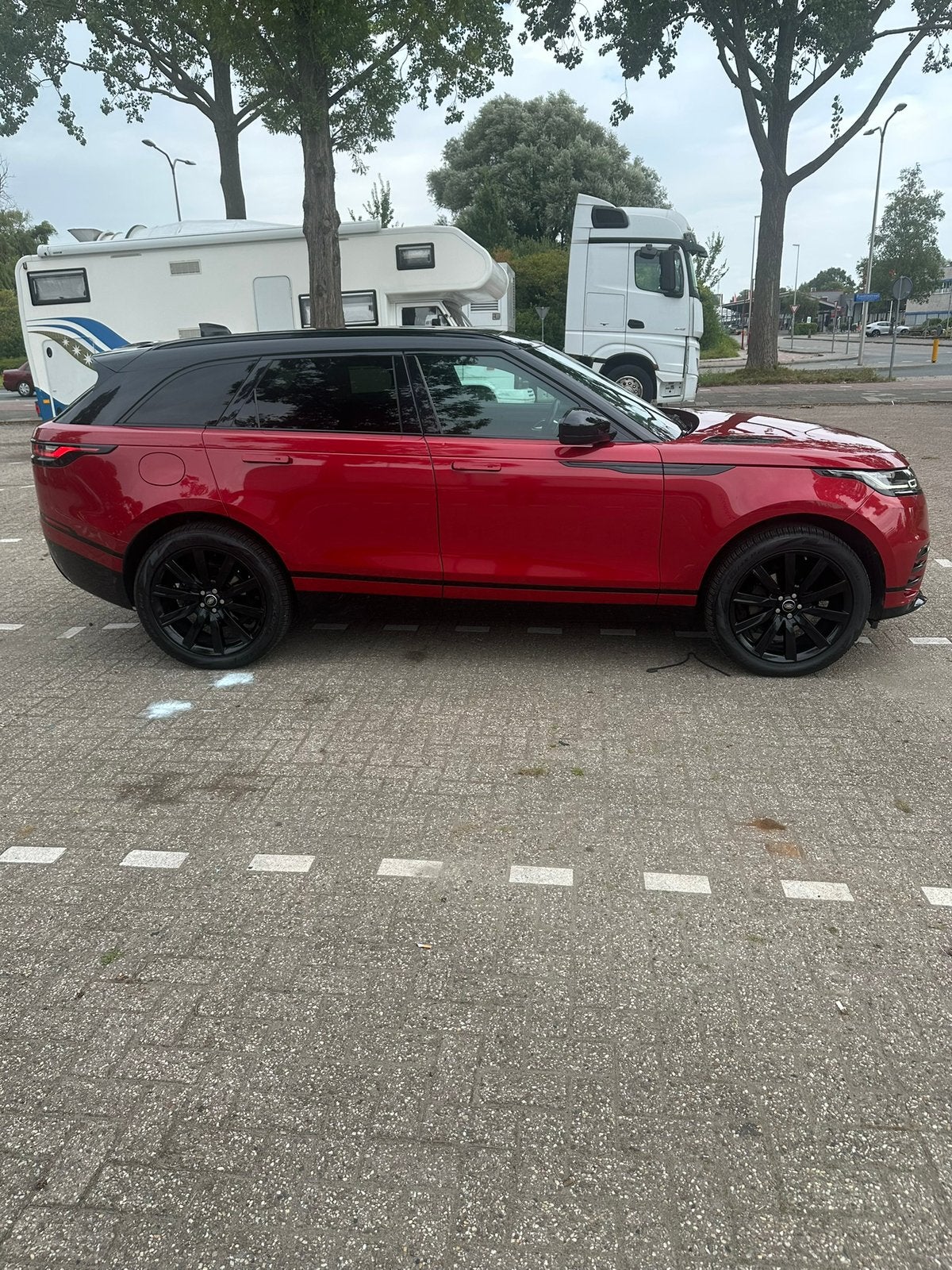 Land Rover Range Rover Velar 2.0 180pk AWD AUT 2018 Rood, Auto's, Land Rover, Automaat, 1800 kg, 4 cilinders, 179 pk
