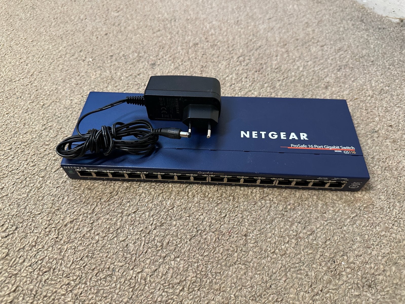 NETGEAR ProSafe 16-poorts Gigabit Switch GS116, Computers en Software, Netwerk switches, Ophalen of Verzenden, Gebruikt
