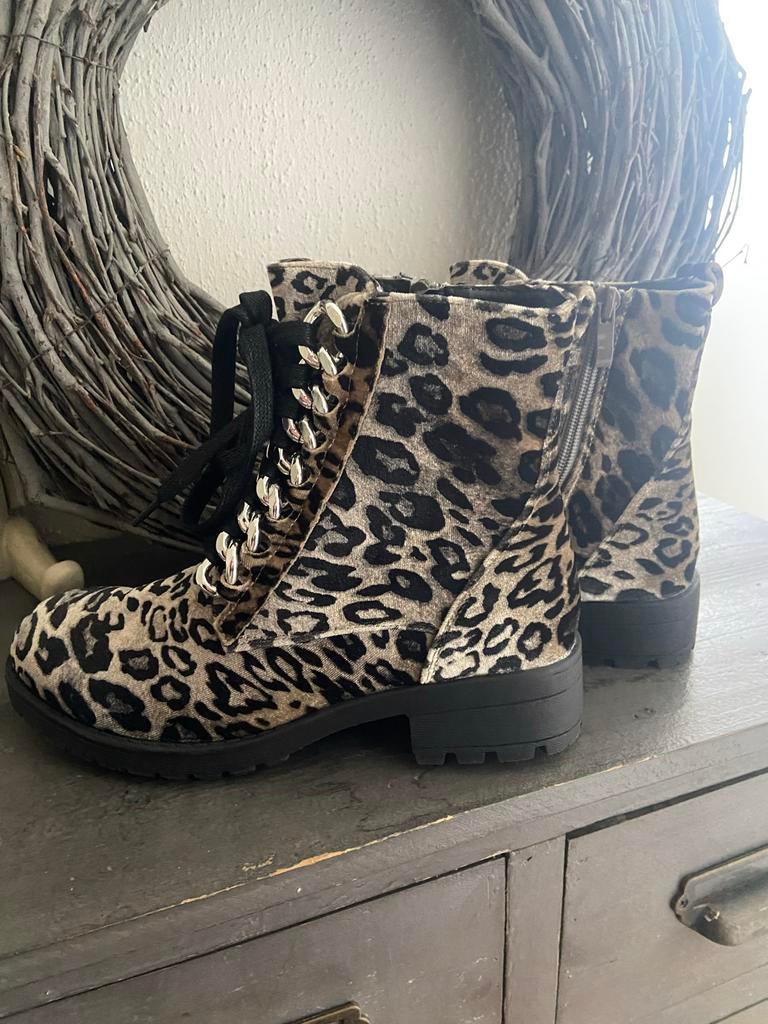 Leopard print laarsjes. Maat 38, Kleding | Dames, Schoenen, Overige kleuren, Lage of Enkellaarzen, Ophalen of Verzenden, Gedragen