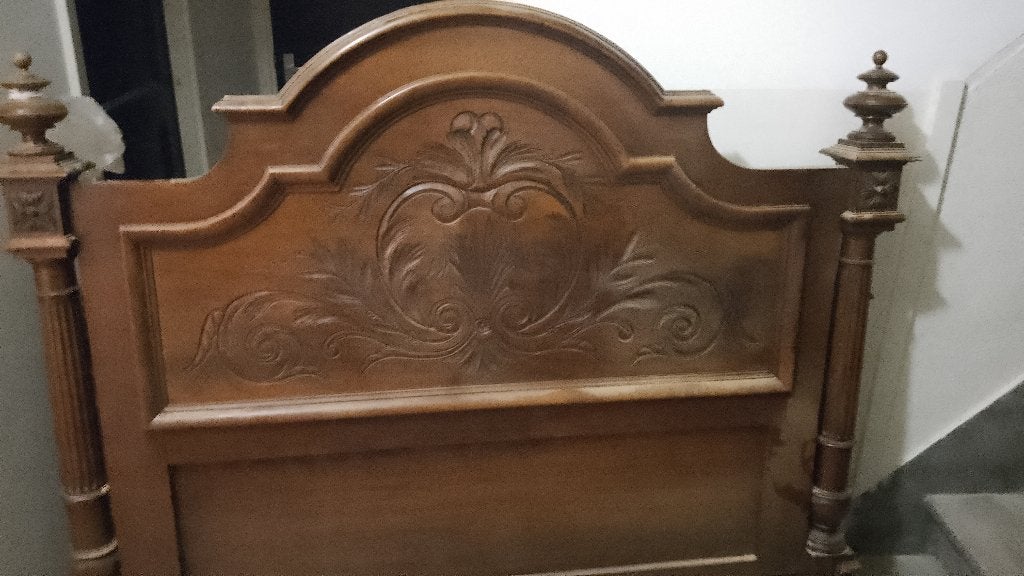 Antiek Noten houten Bed (1880), Ophalen