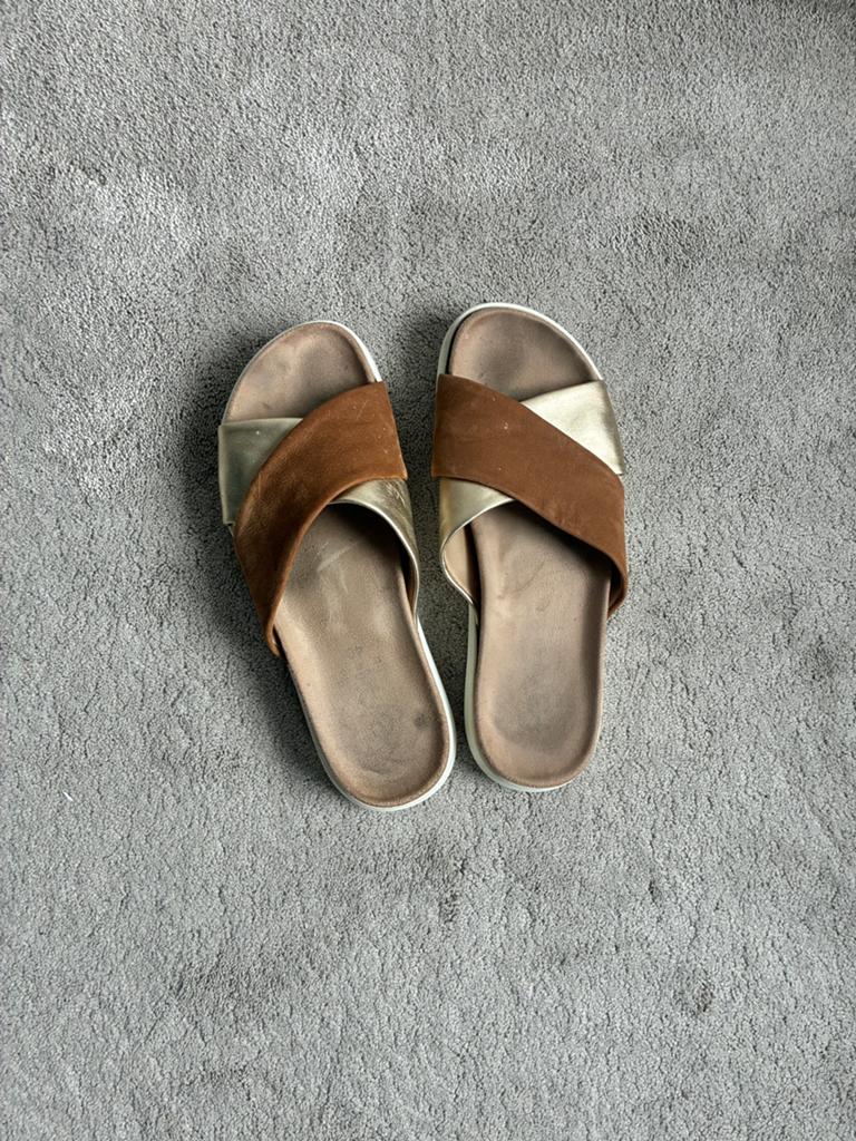 Slippers maat 41 bruin van het merk Ziengs, Ophalen of Verzenden, Zo goed als nieuw, Bruin