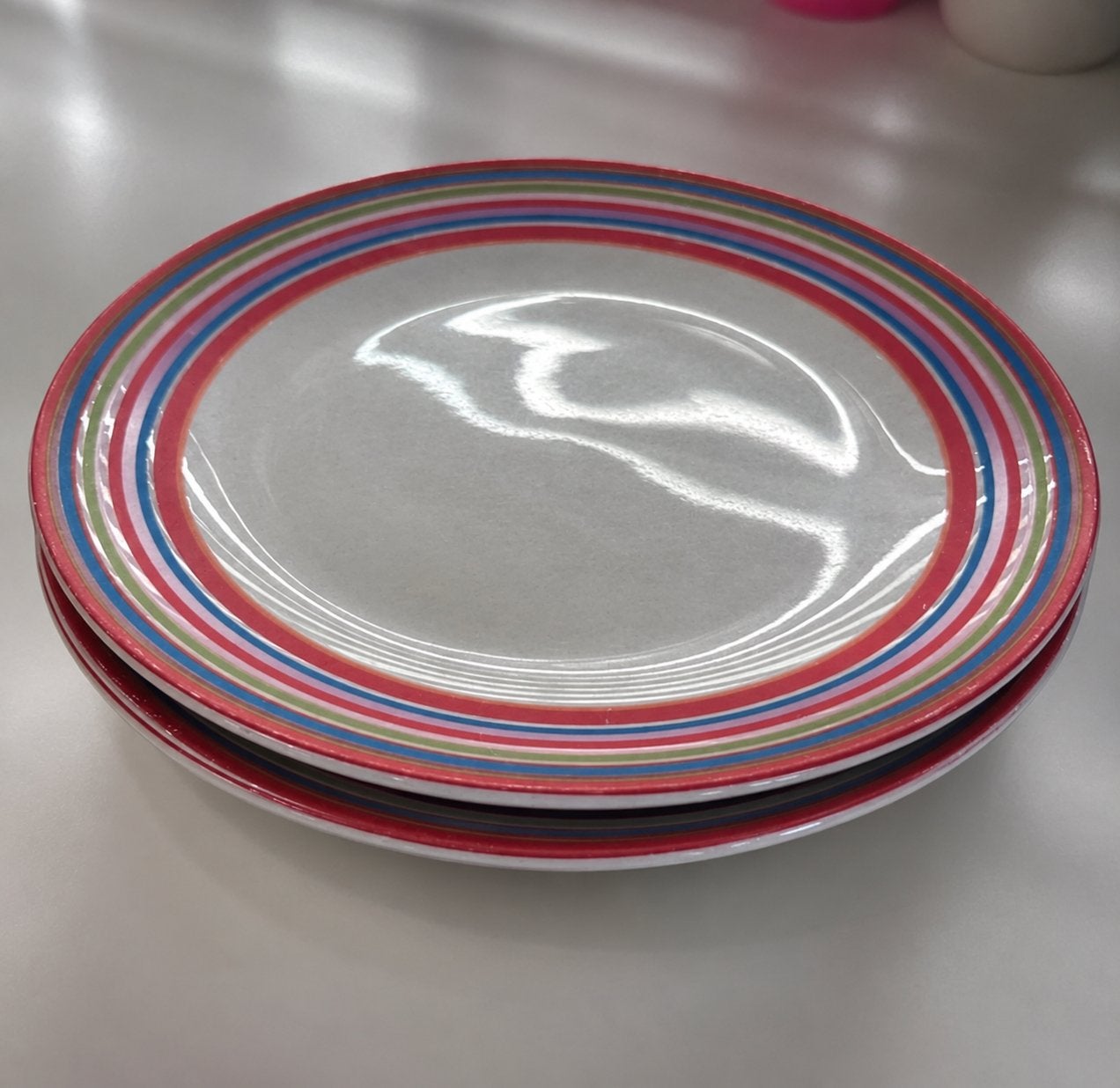 Iittala Origo 2 ontbijtborden - Kleurrijk design 20 cm, Gebruikt, Overige merken, Keramiek, Ophalen of Verzenden