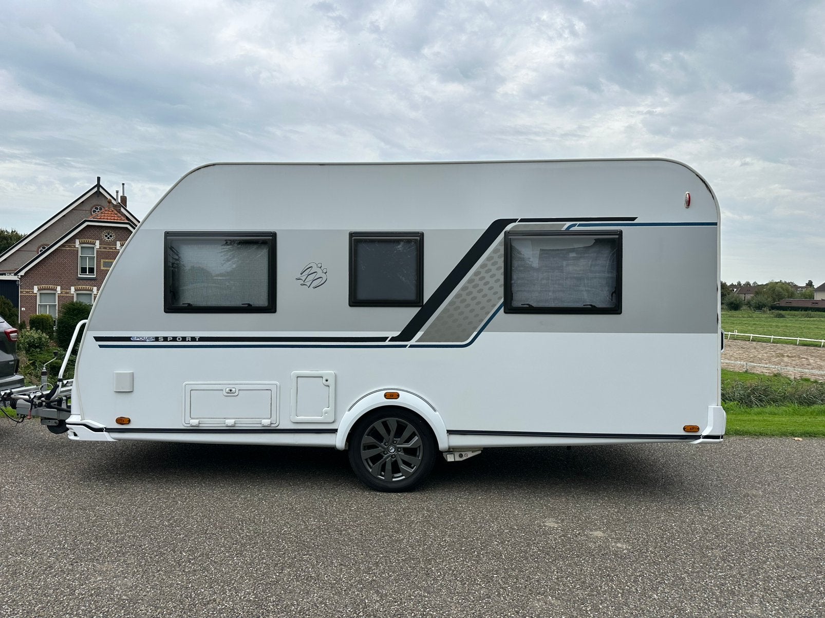 Foto 5 van Knaus Sport 420 QD E-Power met Airco/Mover/Voortent/TV