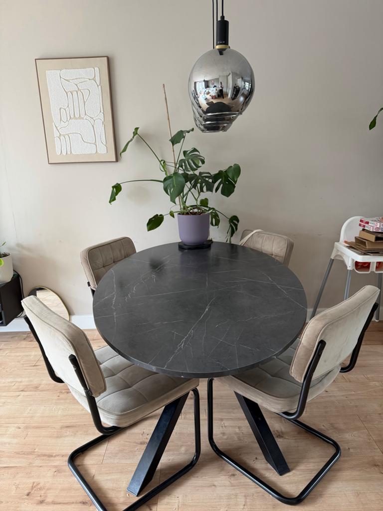 Ovale eettafel met marmerlook - IKEA Mariedamm, Ophalen, 100 tot 150 cm, Zo goed als nieuw, Vier personen
