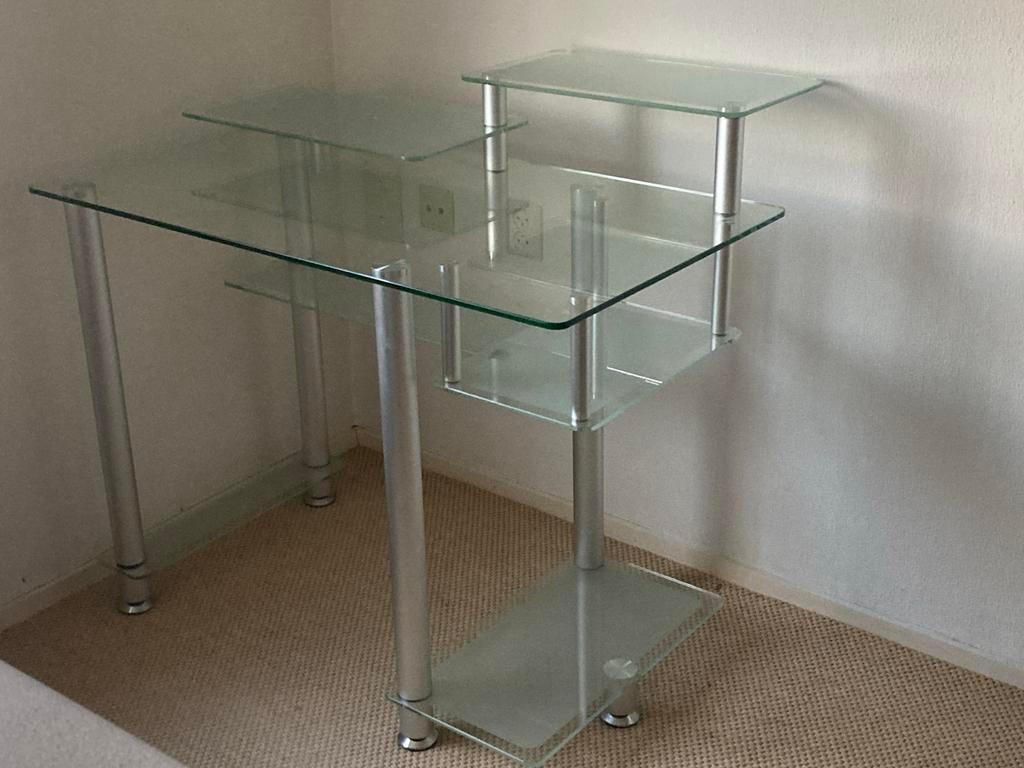 Bureau gehard glas met staal, Huis en Inrichting, Bureaus, Zo goed als nieuw, Overige typen, Overige merken, Modern, Glas, Zilver