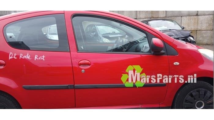 Portier 4Deurs rechts-voor van een Peugeot 107, Gebruikt, -, Deur, -