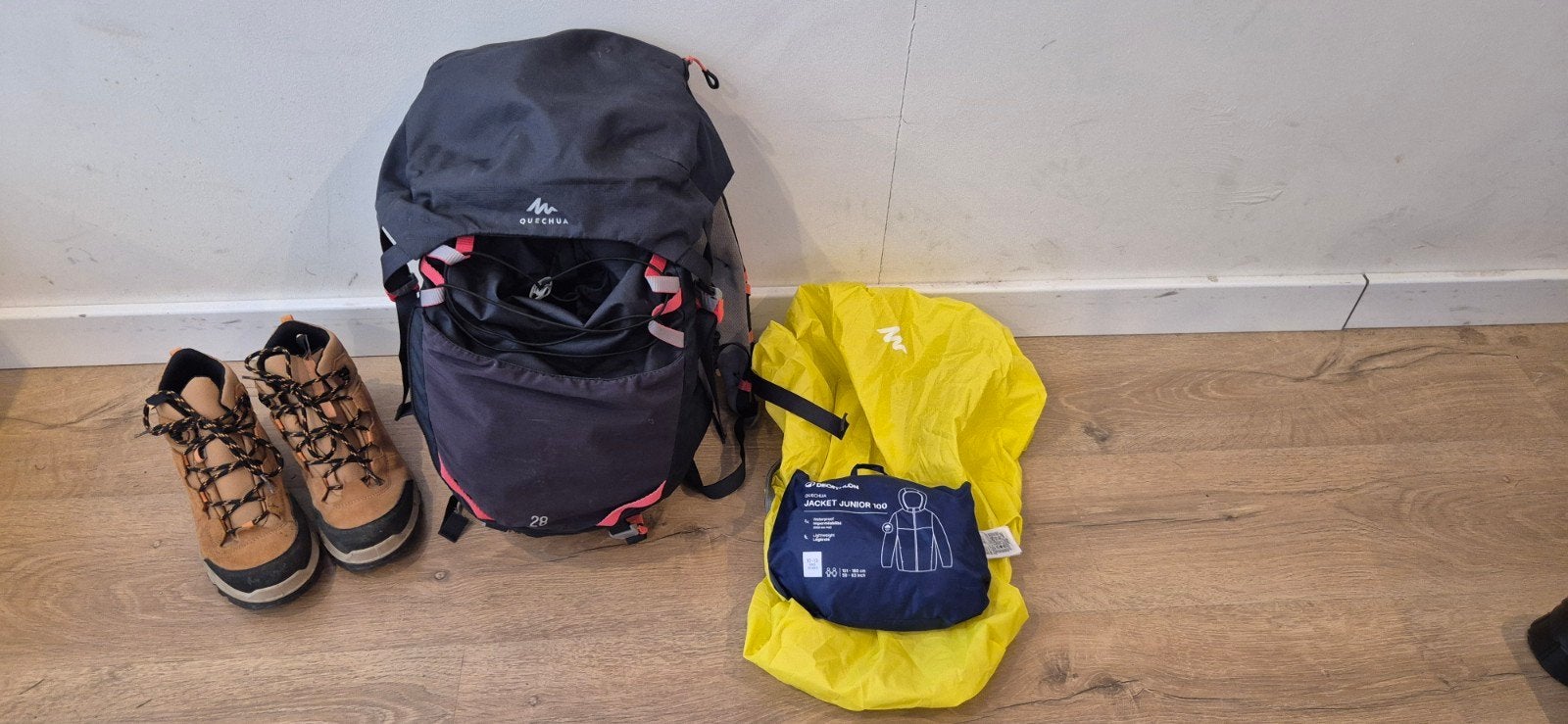kind wandelrugzak wandelschoenen en regenjas, Ophalen, Zo goed als nieuw, Schoenen