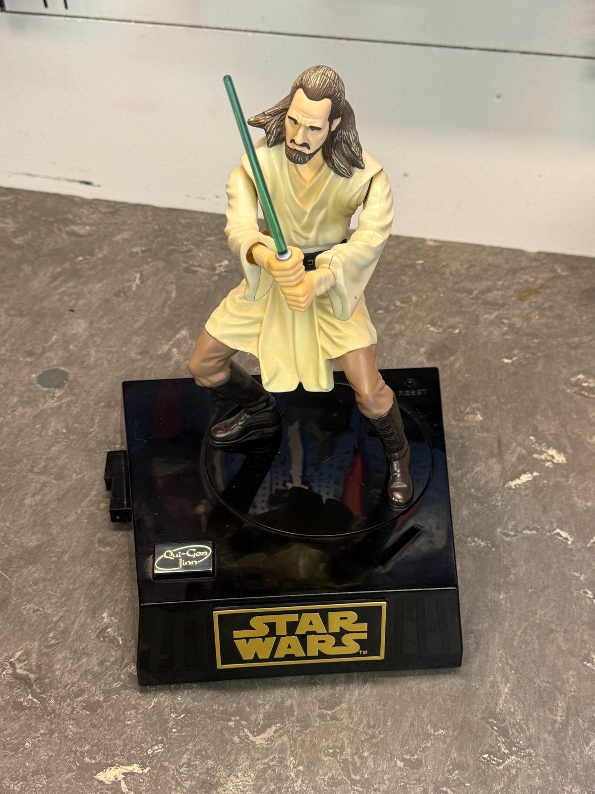 1999 Qui-Gon Jinn Star Wars Actiefiguur met Geluid & Bewegin, Ophalen of Verzenden, Gebruikt, Actiefiguurtje