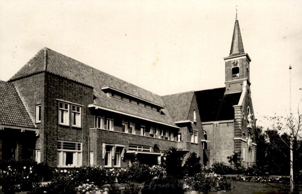 Spierdijk Dorpsgezicht bij de Kerk FOTOKAART # 227, Verzamelen, Ansichtkaarten | Nederland, Verzenden, 1920 tot 1940, Gelopen