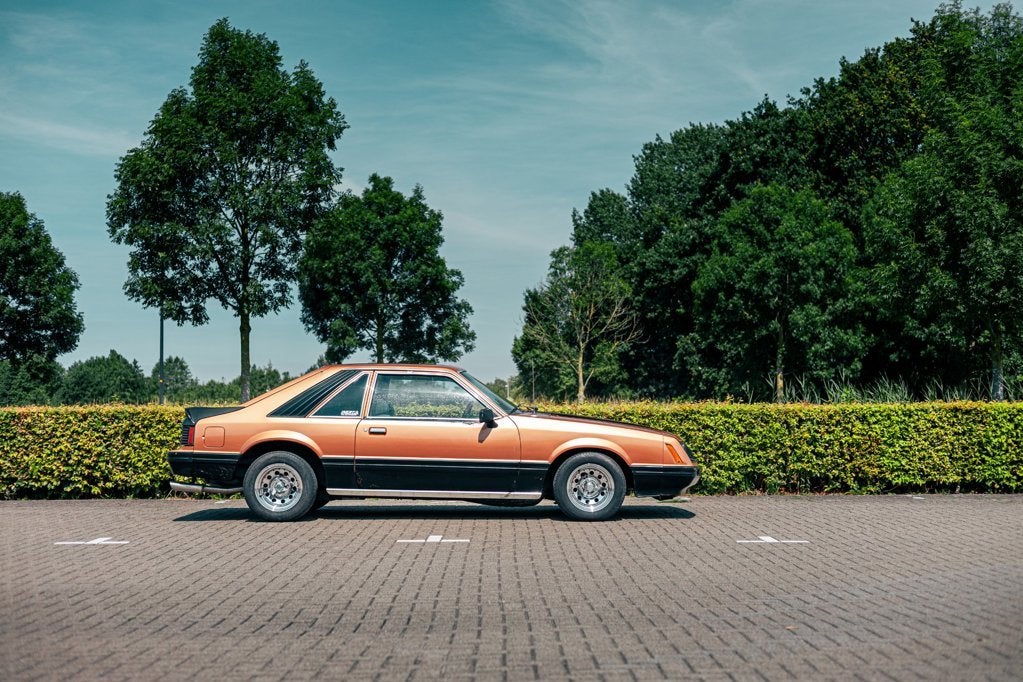Ford MUSTANG Foxbody | Windsor 302 | Holley carb | Edelbrock, Auto's, Ford, Automaat, Gebruikt, Bruin, 4 stoelen