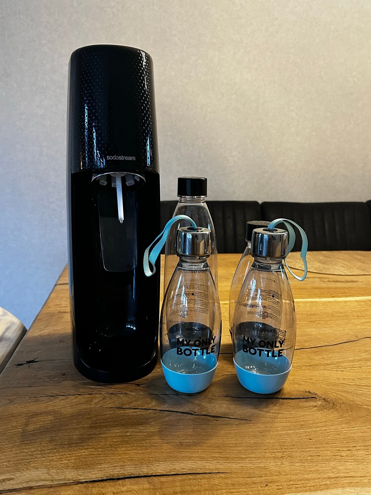 Sodastream met 4 flessen - Zo goed als nieuw, Ophalen, Zo goed als nieuw
