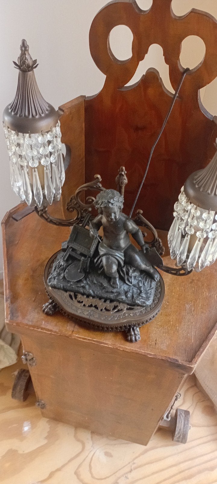 Antieke bronzen cherubijn lamp met kristallen hangers, Antiek en Kunst, Ophalen of Verzenden