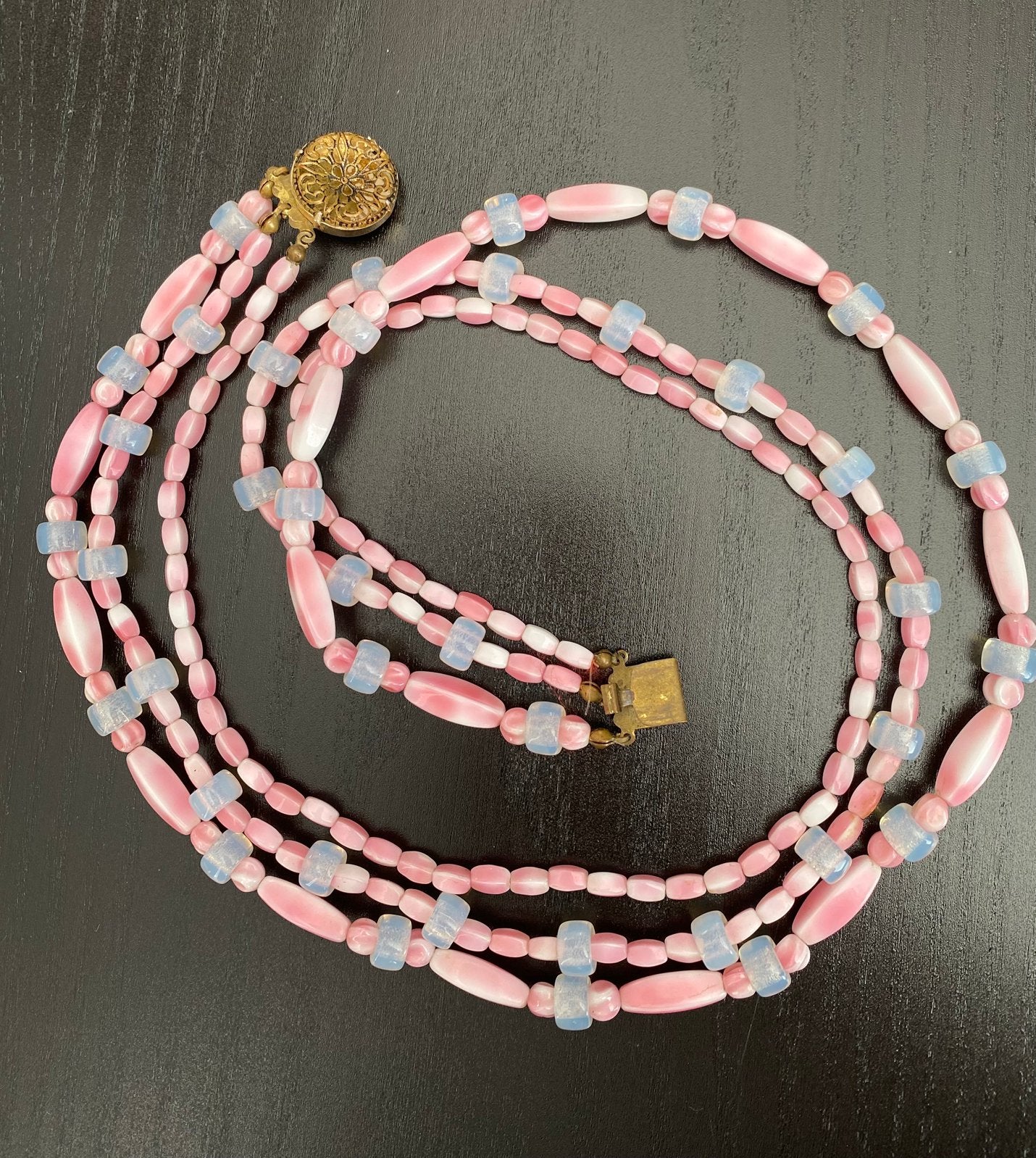 Prachtige vintage ketting met art glaskralen 3-rijen, Ophalen of Verzenden, Zo goed als nieuw, Roze, Overige materialen