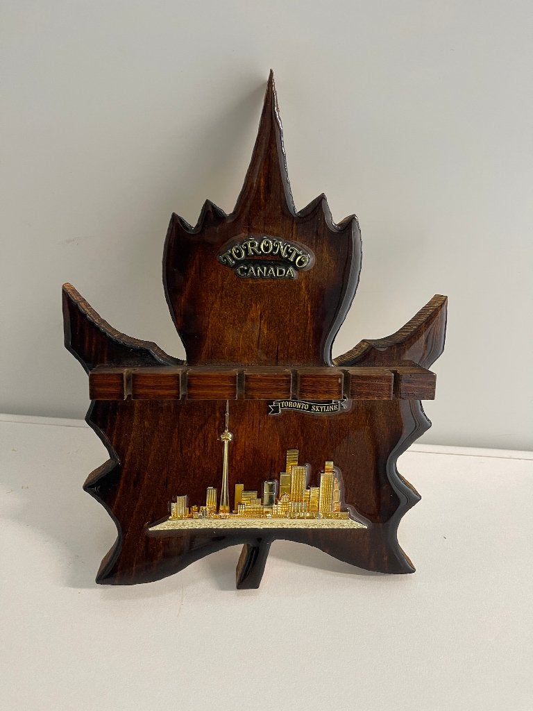 Vintage souvenir houten esdoornbladvorm uit Toronto Canada, Ophalen, Zo goed als nieuw
