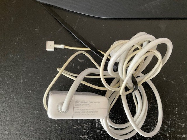 Macbook oplader origineel, Overige groottes, Zo goed als nieuw, Onbekend, Ophalen