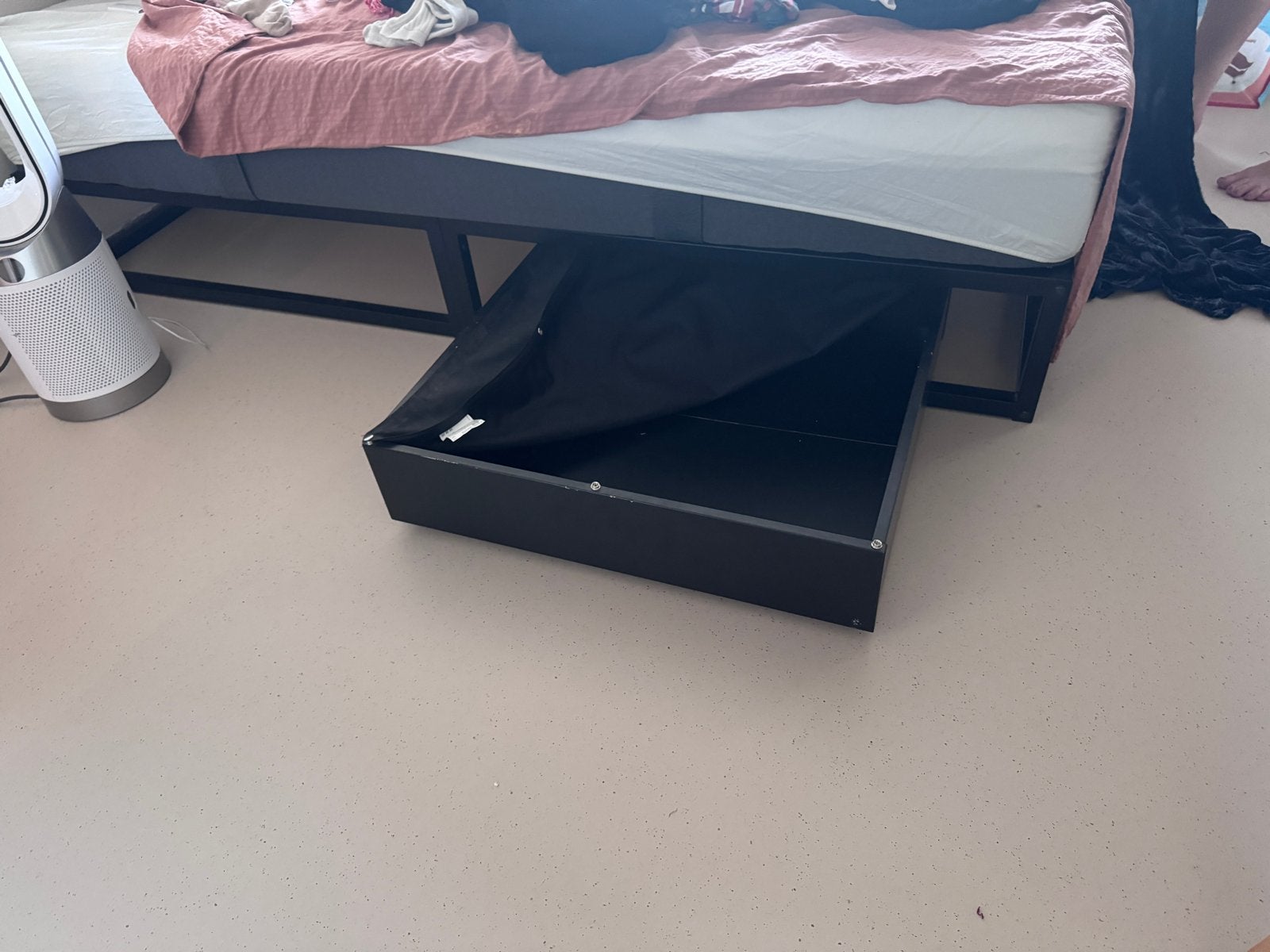 GRATIS IKEA Bedlade Zwart - Handige Opbergruimte, Huis en Inrichting, Slaapkamer | Bedden, Ophalen, Gebruikt, Zwart, Overige materialen