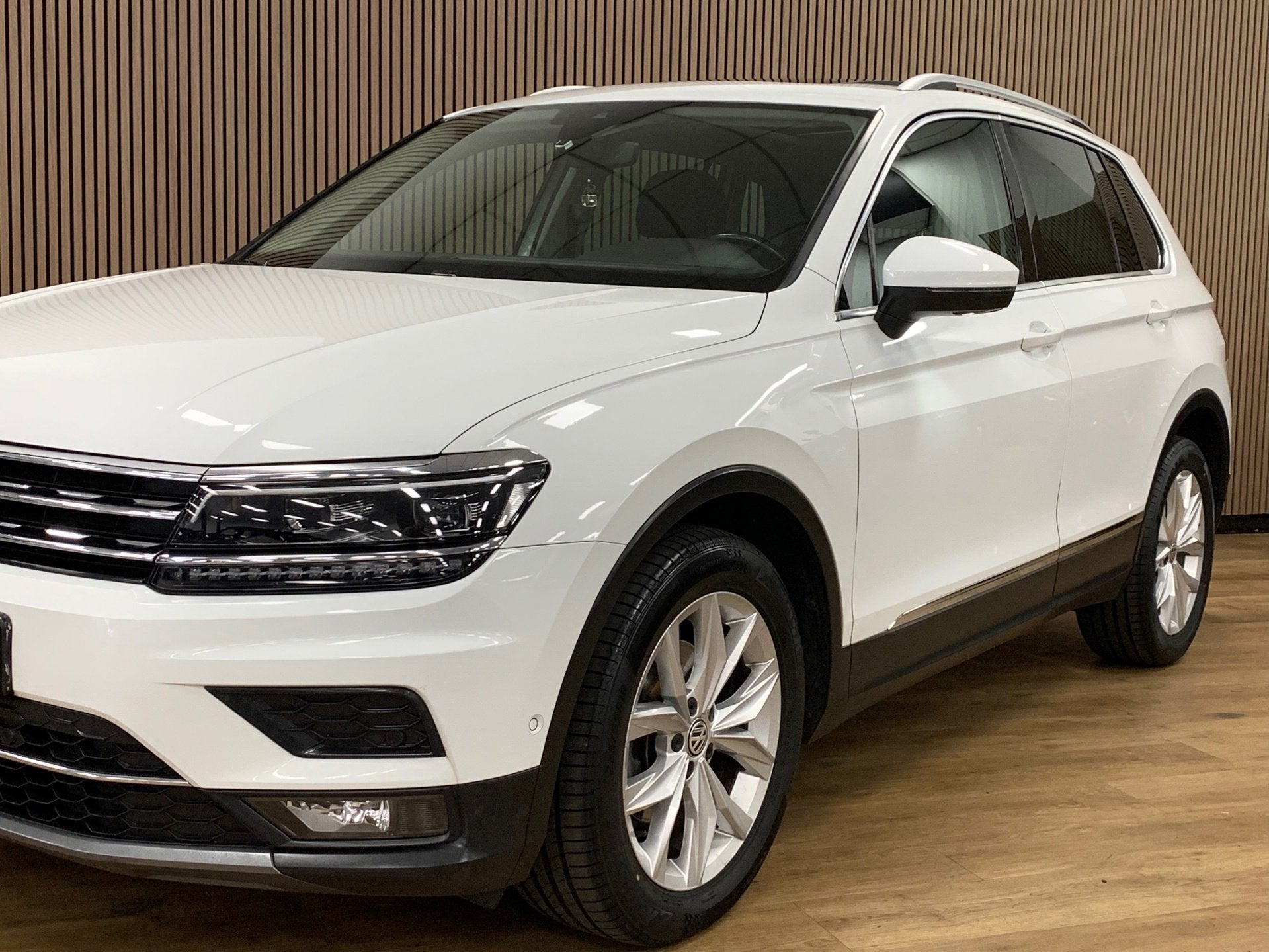 Volkswagen Tiguan 1.5 TSI ACT Highline Business R|Automaat|O, Auto's, Dealer onderhouden, 15 km/l, 4 cilinders, 150 pk