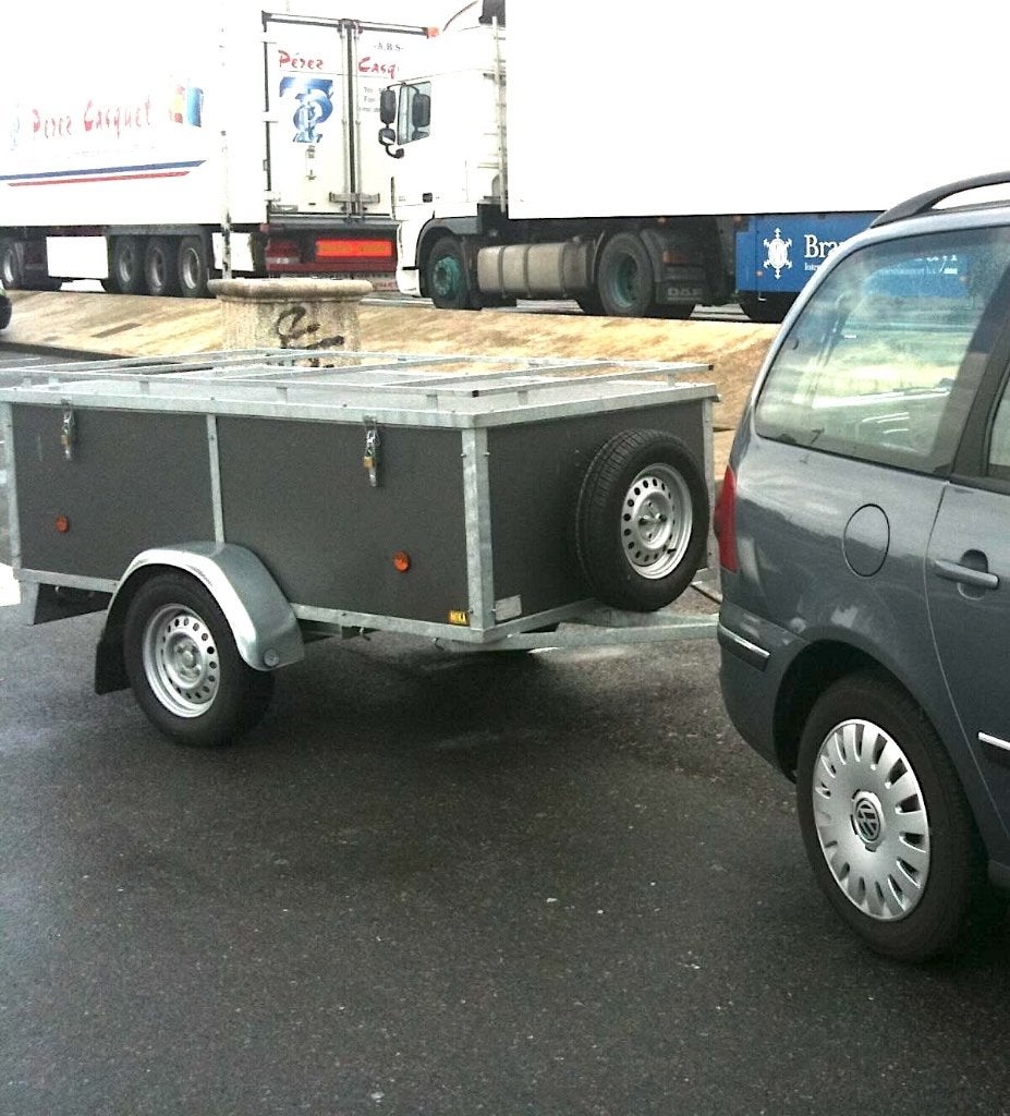 Hoka aanhangwagen (ongeremd)  met deksel, Ophalen, Zo goed als nieuw