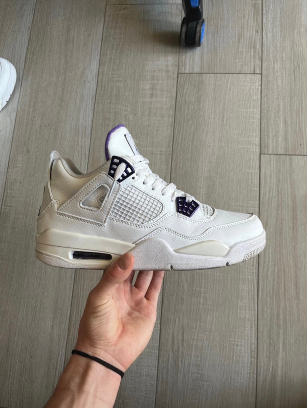 Jordan 4 Metallic Purple, Wit, Ophalen of Verzenden, Sneakers of Gympen, Gedragen