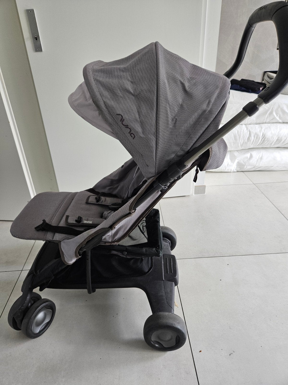 Nuna kinderwagen - Compact en stijlvol, Ophalen of Verzenden, Gebruikt, Verstelbare rugleuning