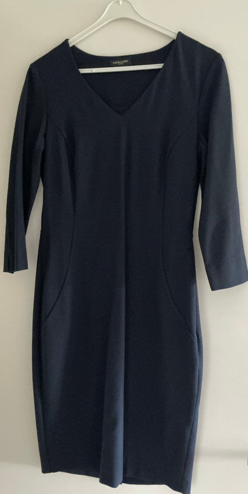 Donkerblauwe jurk met V-hals en 3/4 mouwen, Cavallaro Napoli, Maat 38/40 (M), Blauw, Ophalen of Verzenden, Zo goed als nieuw