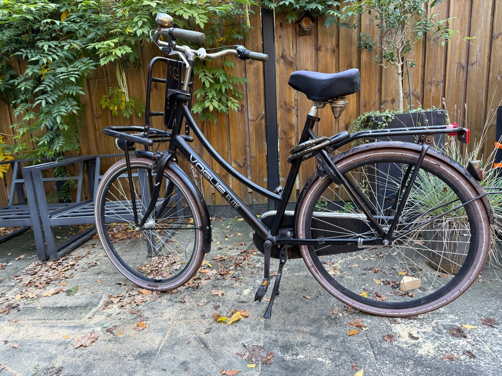 Vogue damesfiets met rekje, Fietsen en Brommers, Ophalen, Gebruikt, Overige merken, (Extra) lage instap
