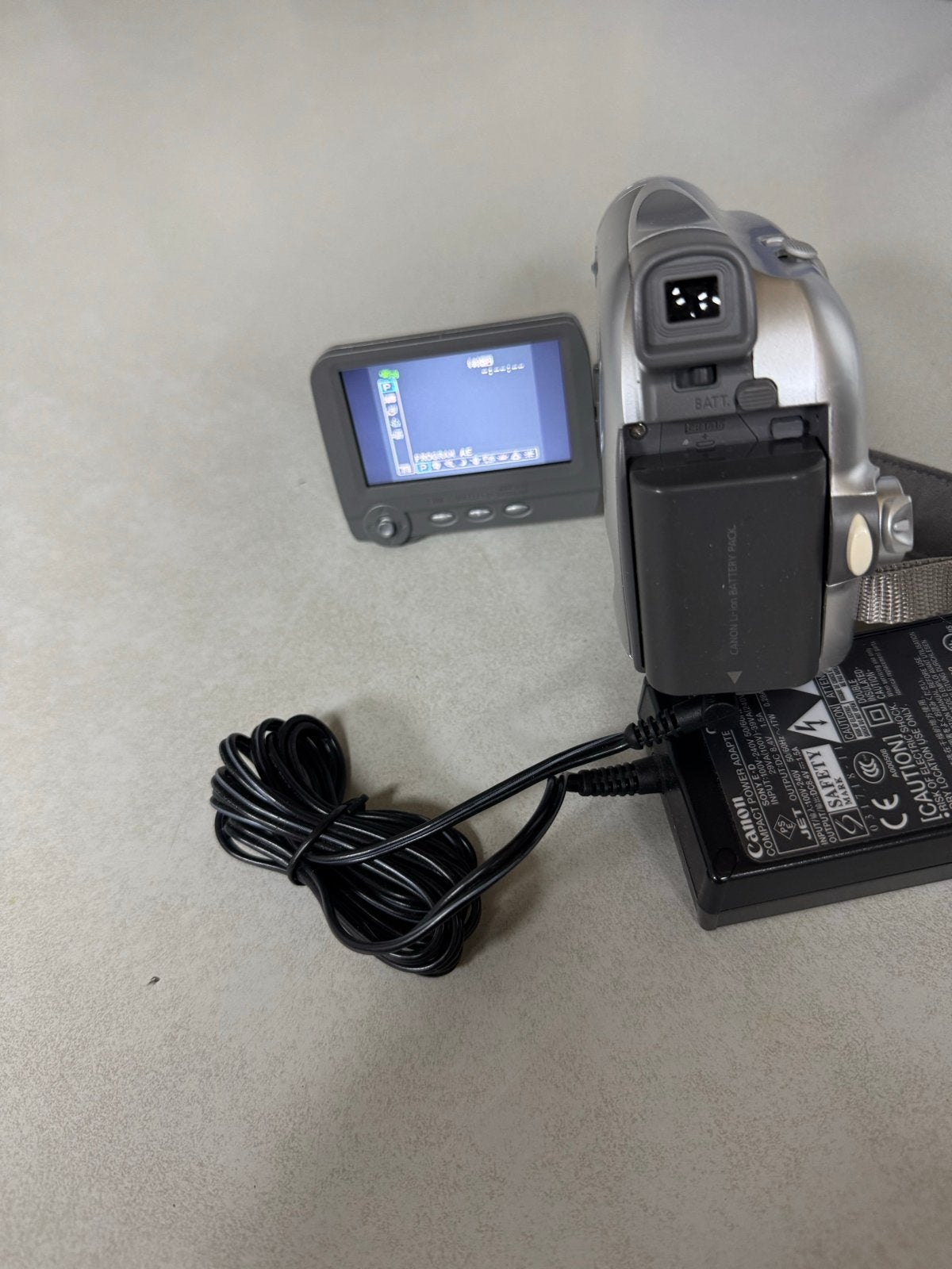 Foto 4 van Canon MV890 MiniDV Camcorder met accessoires