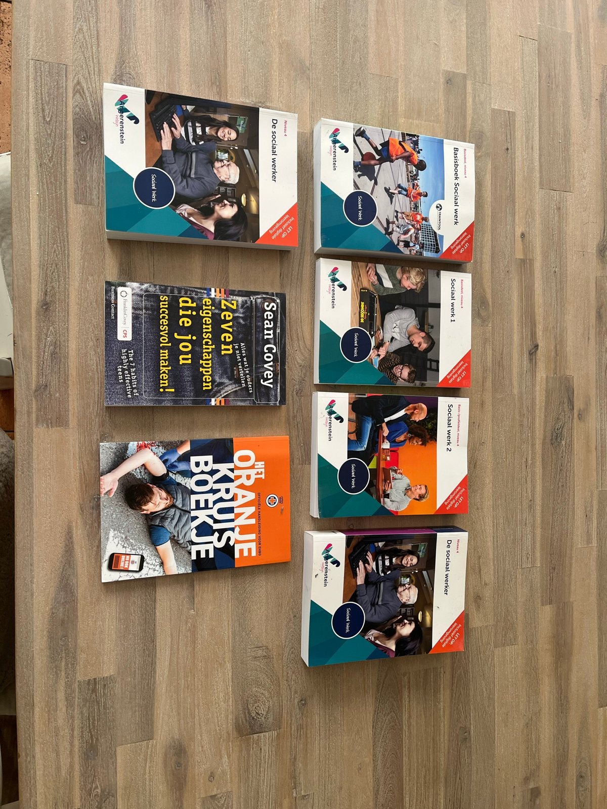 Complete boekenset MBO4 Sociaal Werker - Nieuwstaat, Ophalen of Verzenden, Zo goed als nieuw, MBO