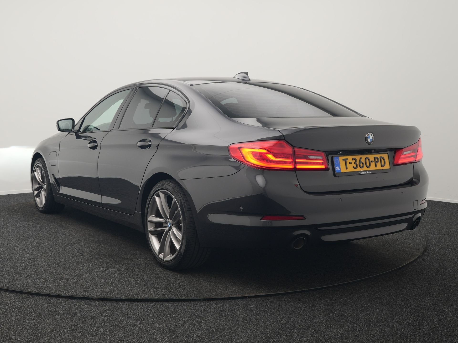 Foto 25 van BMW 5 Serie 530e iPerformance Sportline PHEV 252pk | Adaptiv