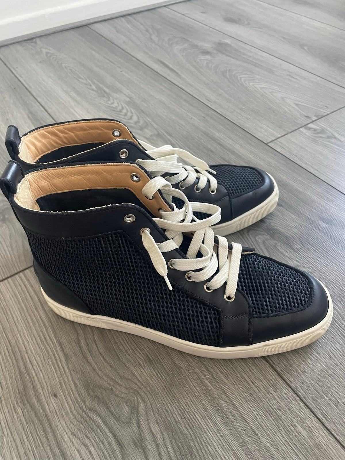 Christian Louboutin Sneakers - Zwart Leer & Mesh, Ophalen of Verzenden, Gedragen, Zwart, Sneakers of Gympen