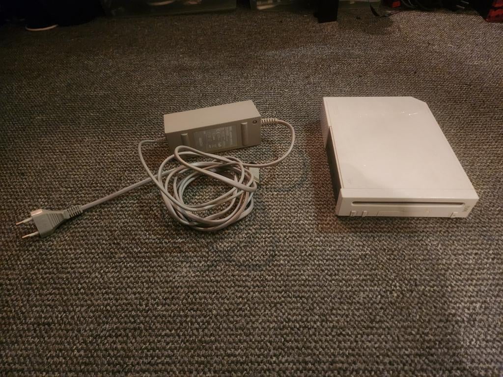Losse wii console met adapter, Ophalen of Verzenden, Gebruikt, Zonder controller