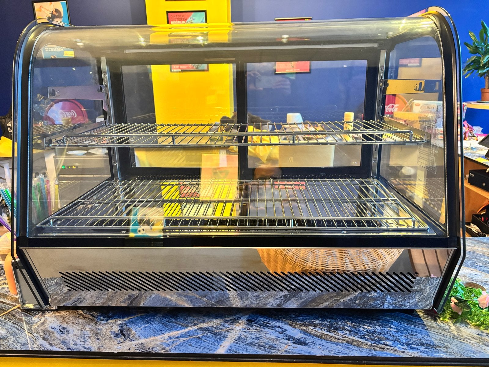 Zo goed als nieuwe gekoelde displaykast RTW-160B, Ophalen, Gebruikt