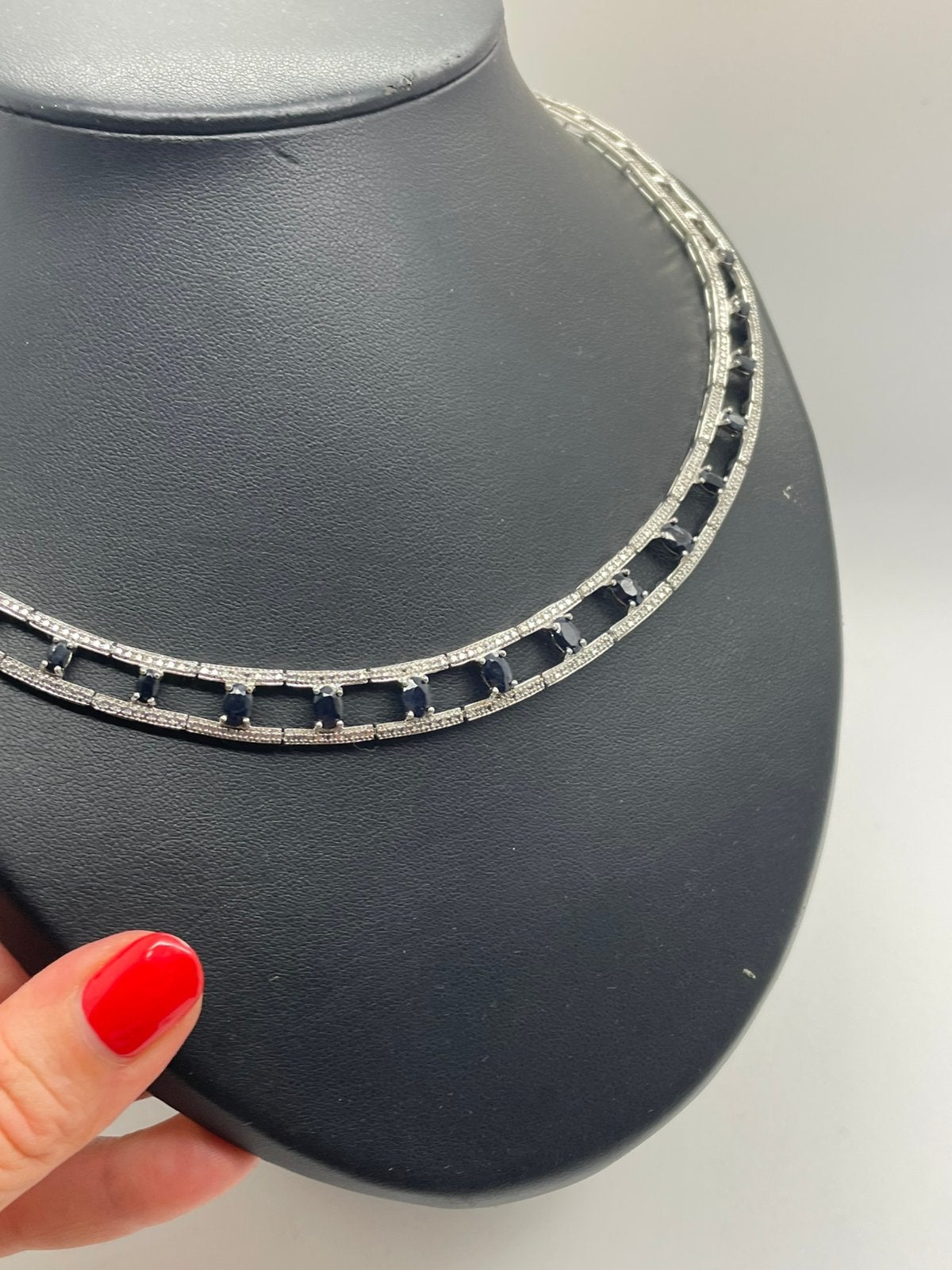 F101 Prachtig zilveren collier blauwe saffier, Ophalen of Verzenden, X, Met edelsteen, Zilver