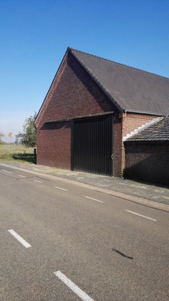 TE HUUR: 121 m2 opslagruimte / schuur / loods, Ophalen, Zo goed als nieuw